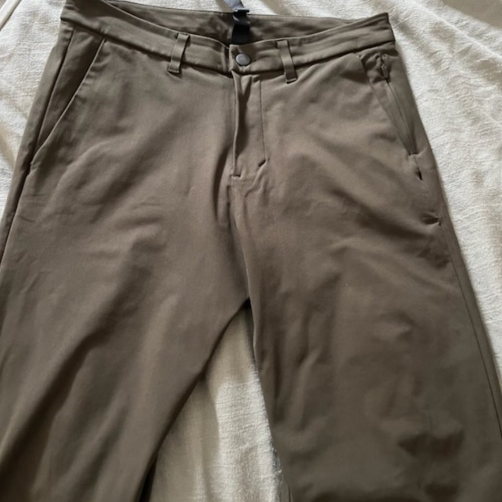 Lululemon Commission Slim-Fit Pant Warpstreme (Size 30/32" Length) in Dark Green